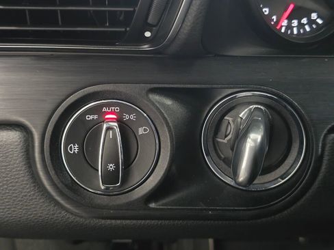 Certified 2018 Porsche 911 Carrera GTS image 34