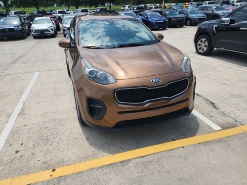 Used 2019 Kia Sportage LX FWD image 2
