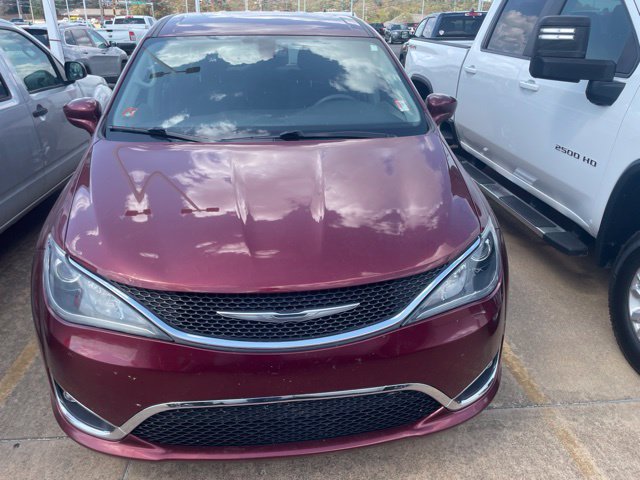 Used 2018 Chrysler Pacifica Touring Plus w/ Tire & Wheel Group FWD image 2