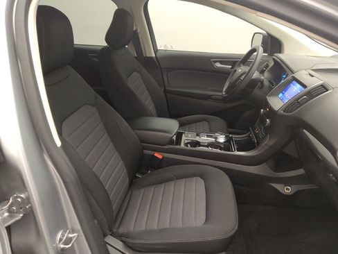 Used 2020 Ford Edge SE image 19