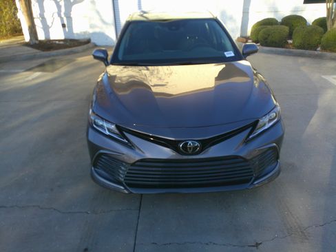 Used 2024 Toyota Camry LE image 3