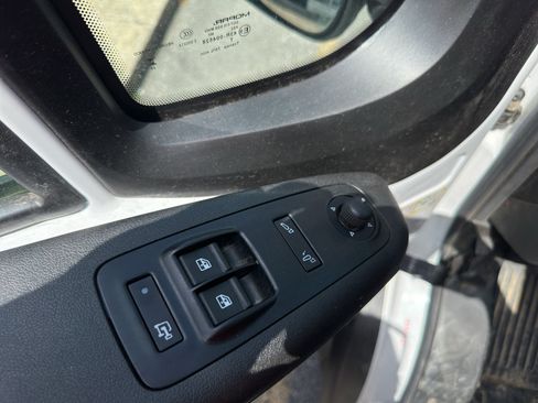 Used 2025 RAM ProMaster 2500 w/ Convenience Group FWD image 17
