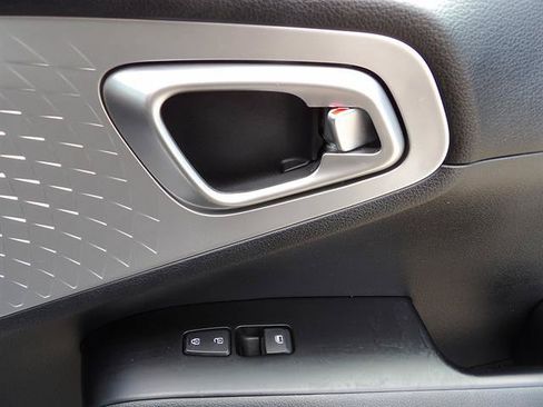Used 2023 Kia Soul LX FWD image 33