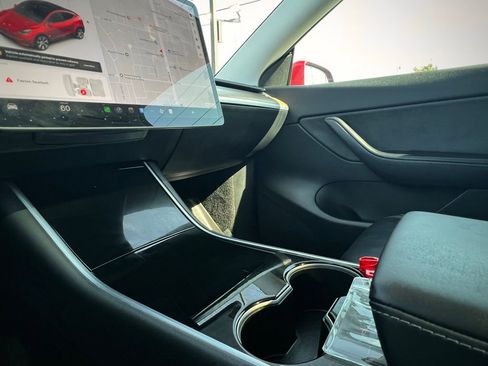 Used 2021 Tesla Model Y Long Range image 53