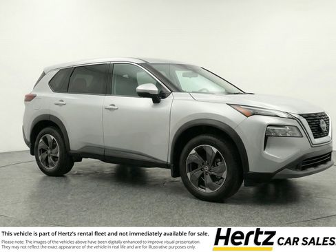 Used 2025 Nissan Rogue SV image 1