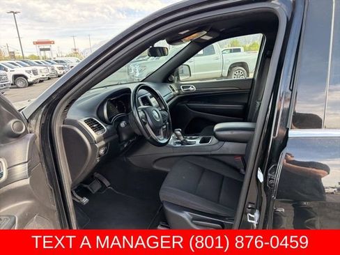 Used 2020 Jeep Grand Cherokee Laredo AWD/4WD image 23
