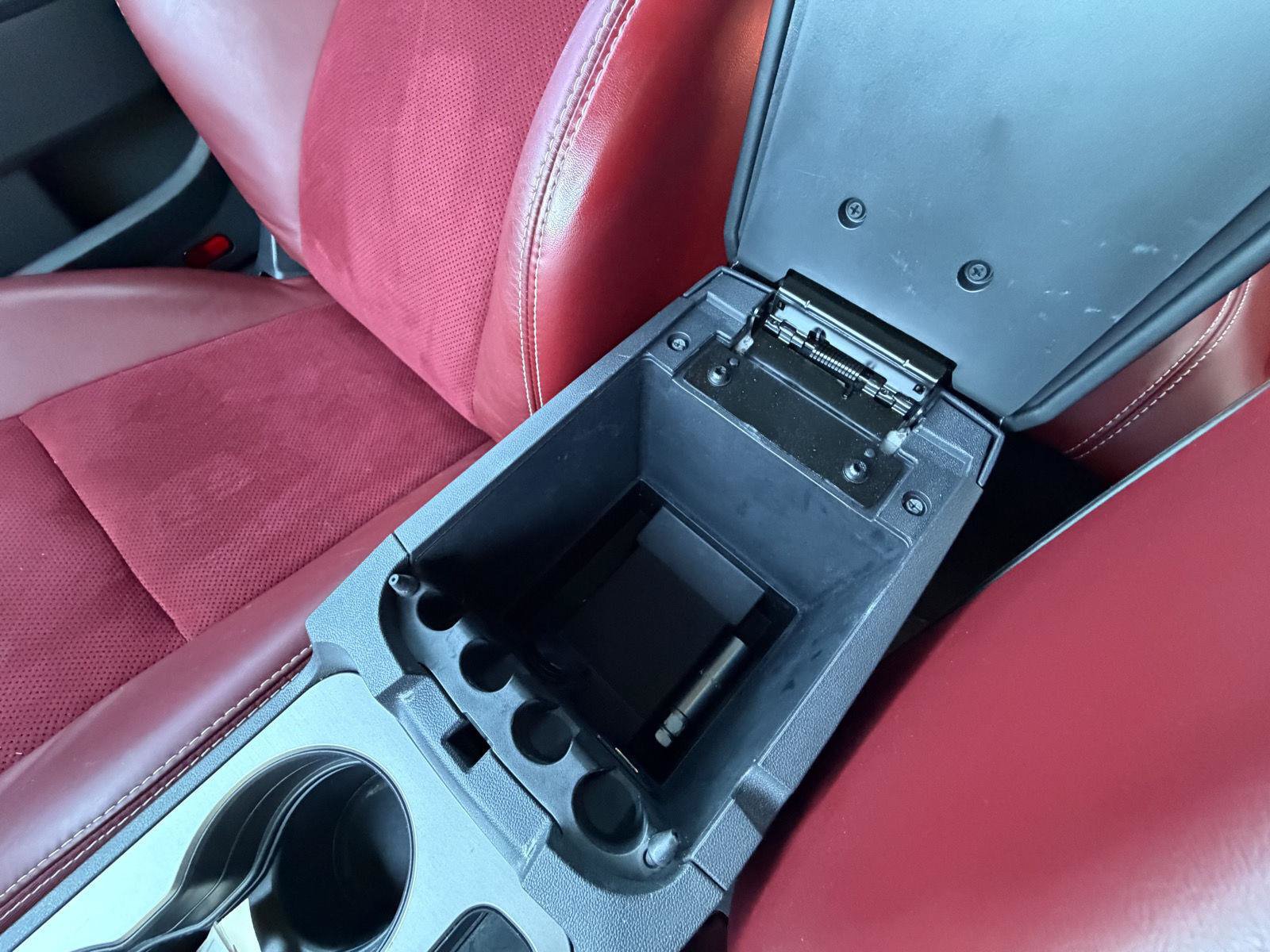 Used 2013 Dodge Challenger SRT8 w/ Harman Kardon Audio Group RWD image 14