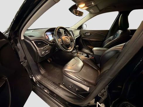 Used 2019 Jeep Cherokee Trailhawk w/ Cold Weather Group image 19