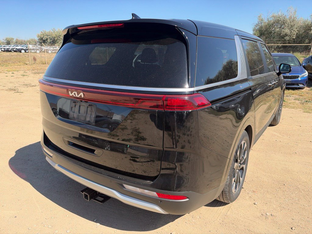 Certified 2023 Kia Carnival EX FWD image 5