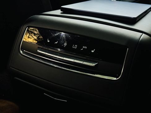 Used 2023 Cadillac Escalade Sport AWD/4WD image 19