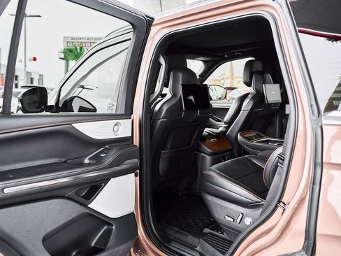 Used 2025 Lincoln Navigator Black Label AWD/4WD image 10