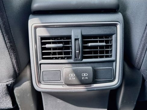 Used 2019 Subaru Forester Premium AWD/4WD image 23