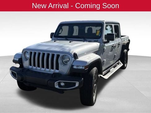 Used 2023 Jeep Gladiator Overland AWD/4WD image 2