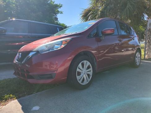 Used 2017 Nissan Versa Note SV FWD image 3