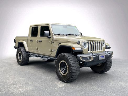 Used 2020 Jeep Gladiator Overland w/ Popular Equipment Package AWD/4WD image 2