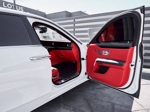 Used 2022 Rolls-Royce Ghost w/ Ghost Package image 23