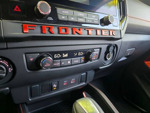 Used 2025 Nissan Frontier PRO-4X AWD/4WD image 25