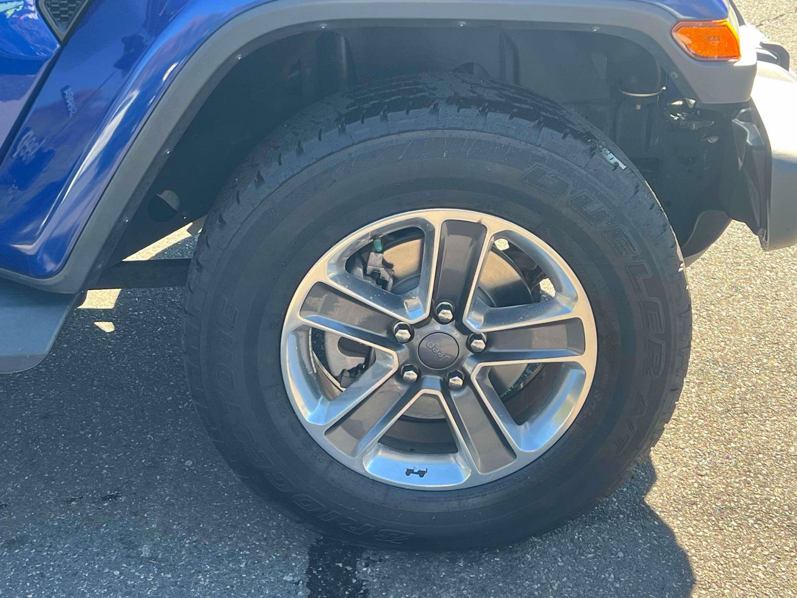 Used 2018 Jeep Wrangler Unlimited Sahara w/ Dual Top Group AWD/4WD image 6