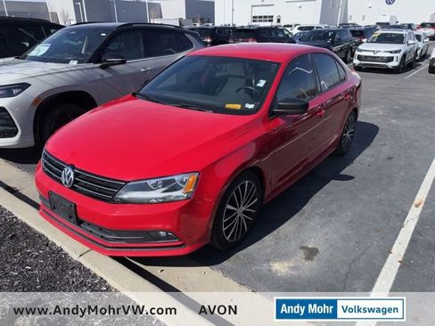 Used 2016 Volkswagen Jetta Sport image 2