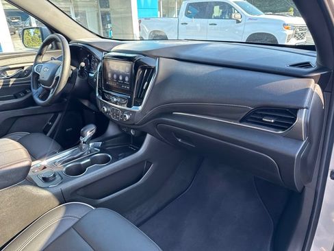 Used 2023 Chevrolet Traverse Premier FWD image 11