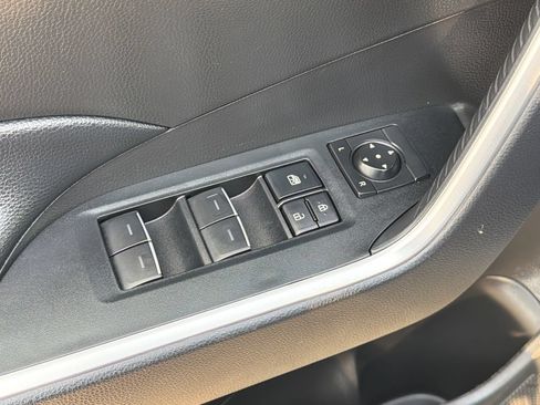 Used 2025 Toyota RAV4 XLE AWD/4WD image 18