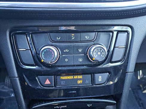Used 2022 Buick Encore Preferred AWD/4WD image 20