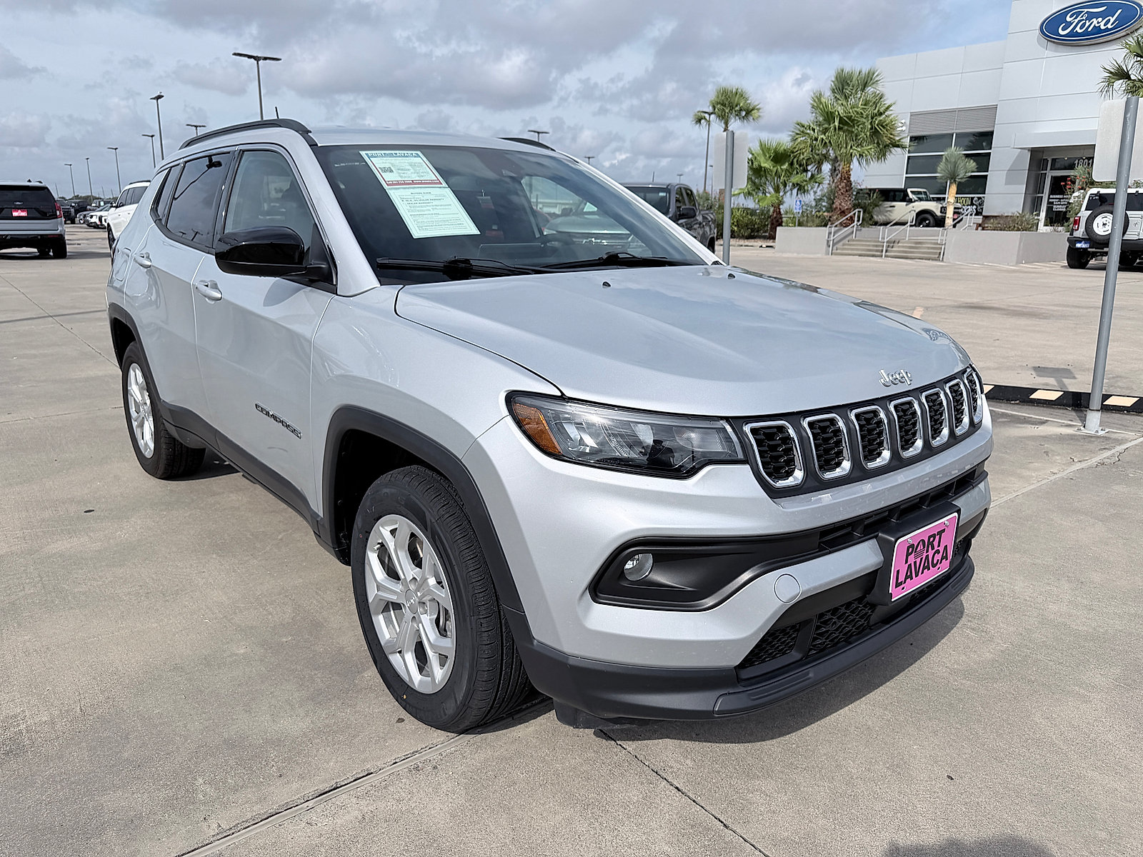 Used 2024 Jeep Compass Latitude AWD/4WD image 9