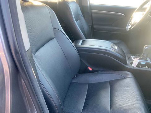 Used 2017 Toyota Highlander Limited image 27