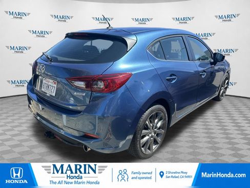 Used 2018 MAZDA MAZDA3 Touring FWD image 2