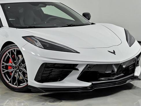 Used 2025 Chevrolet Corvette Stingray Preferred Cpe w/ 2LT RWD image 3