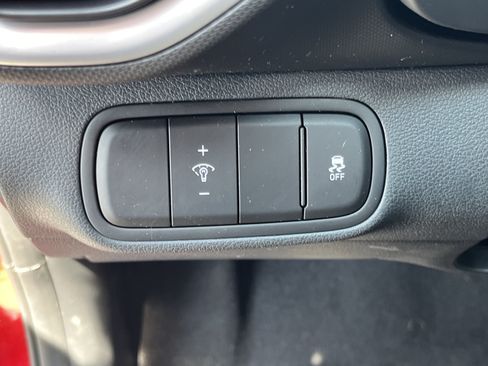 Used 2025 Hyundai Venue SE FWD image 19