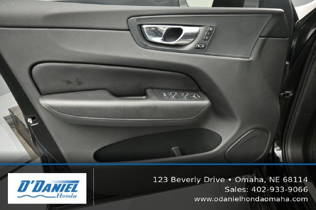 Used 2021 Volvo XC60 T5 Momentum AWD/4WD image 23