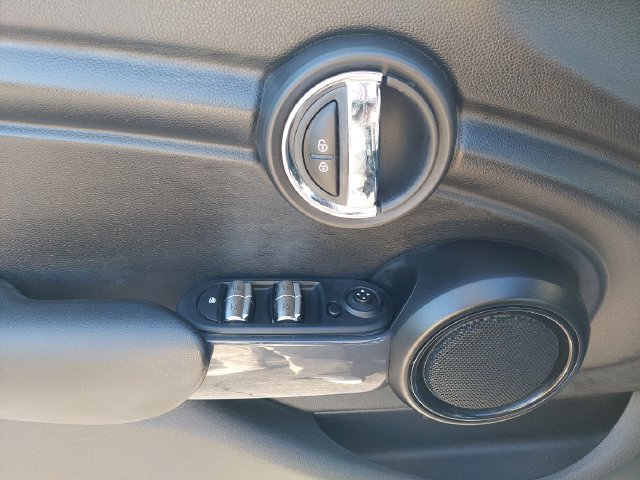 Used 2019 MINI Cooper 4-Door Hardtop FWD image 31