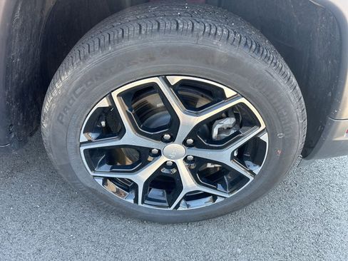 Used 2024 Jeep Compass Limited image 24