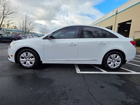 Used 2013 Chevrolet Cruze LS image 6