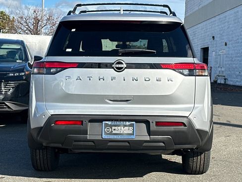 New 2025 Nissan Pathfinder SV image 5