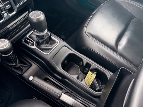 Used 2019 Jeep Wrangler Unlimited Sahara w/ Uconnect 4C Nav & Sound Group AWD/4WD image 36