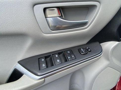 Used 2015 Toyota Camry LE image 16