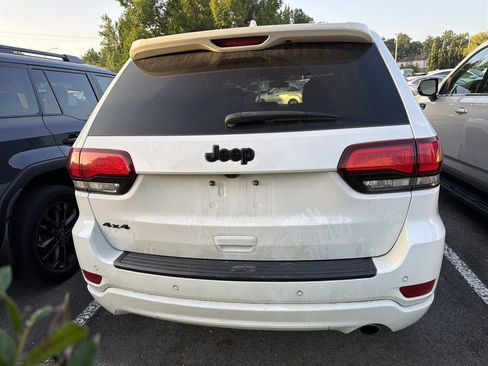 Used 2021 Jeep Grand Cherokee Laredo X AWD/4WD image 5