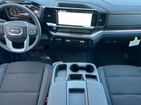 New 2026 GMC Sierra 1500 SLE image 10