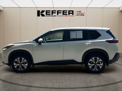 Used 2022 Nissan Rogue SV AWD/4WD image 2