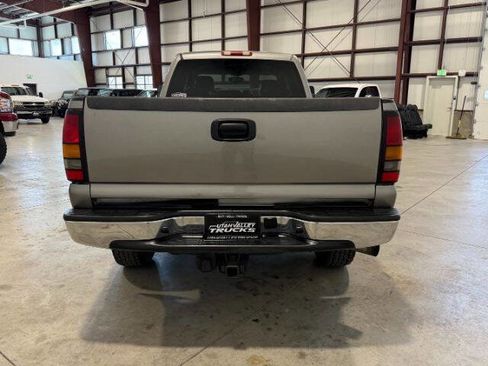 Used 2006 GMC Sierra 2500 SLT w/ Heavy-Duty Power Package AWD/4WD image 9