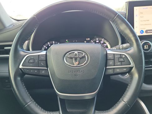 Used 2023 Toyota Highlander XLE FWD image 23