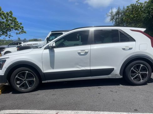 Used 2023 Kia Niro EX FWD image 2