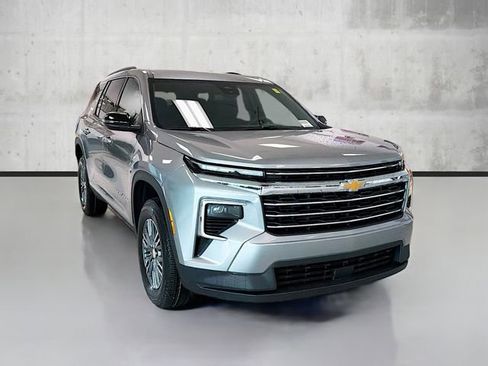 New 2026 Chevrolet Traverse LT image 3