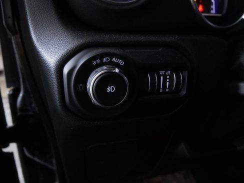 Used 2021 Jeep Wrangler Unlimited Sahara w/ Uconnect 4C Nav & Sound Group image 23