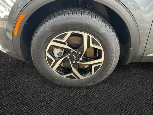 Used 2023 Kia Sportage LX image 11