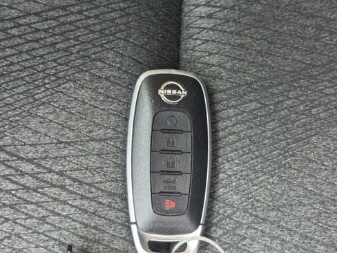 Used 2025 Nissan Rogue SV FWD image 27