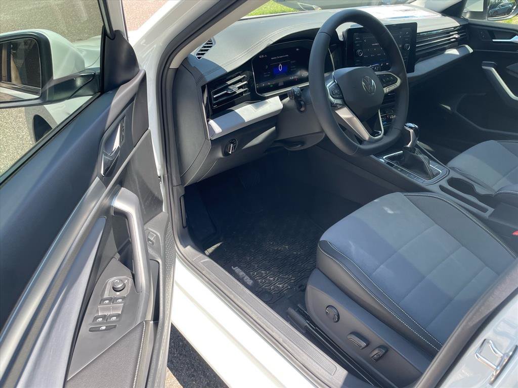 New 2026 Volkswagen Jetta SE FWD image 7