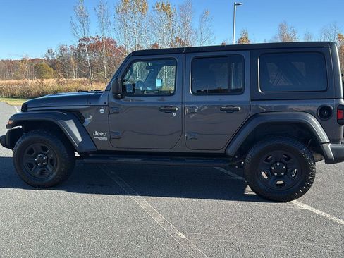 Used 2019 Jeep Wrangler Unlimited Sport image 12